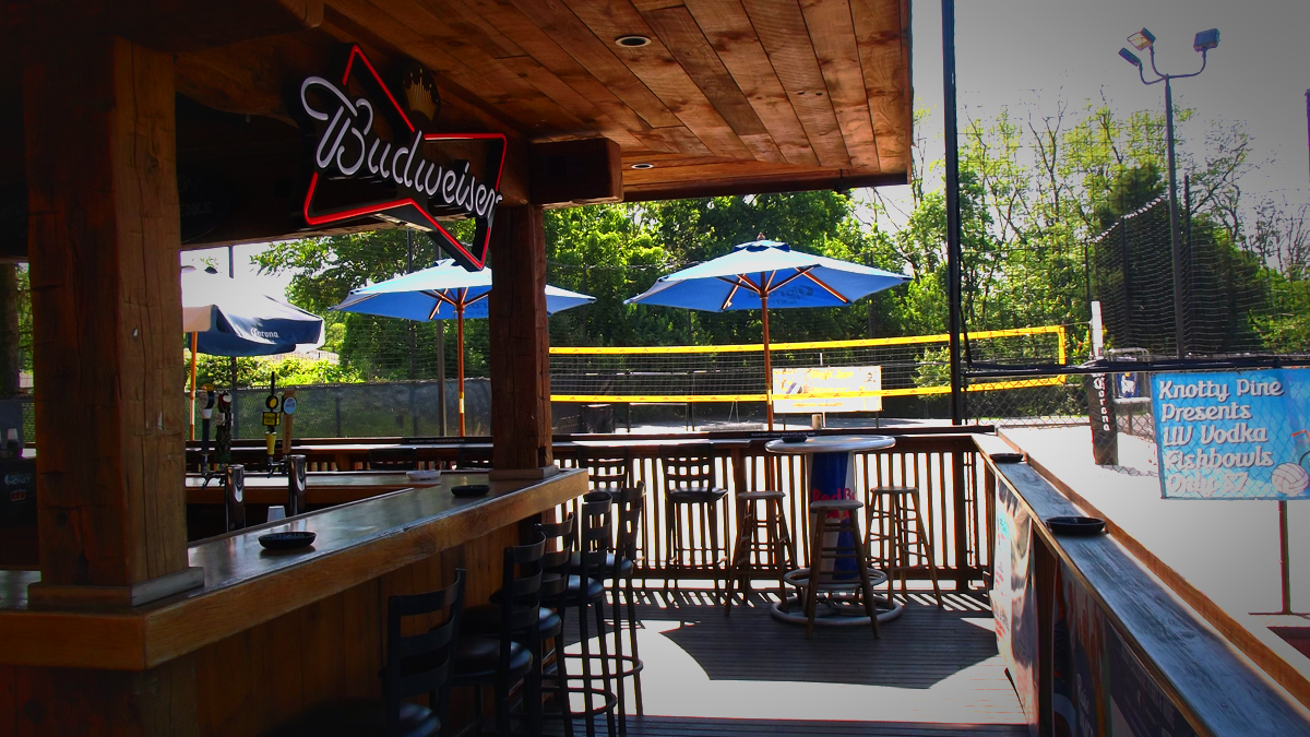 Meet your friends after work at our outdoor Tiki Bar.